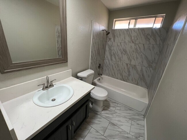 Photo - 513 E Ridgecrest Blvd Unit B