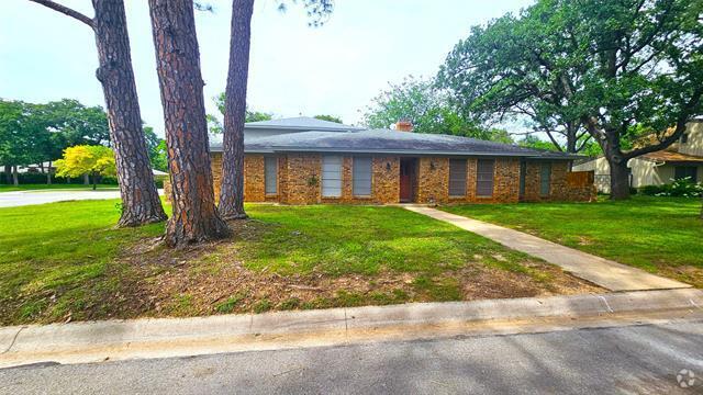 Building Photo - 1908 Westridge St Rental