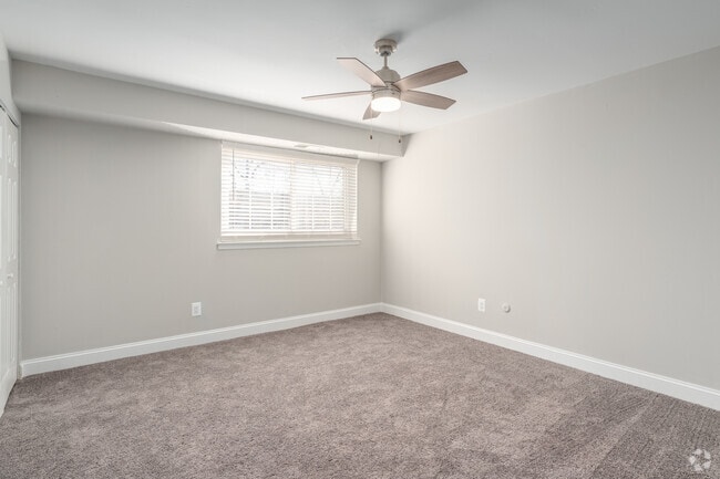 1BR, 1BA - 782SF - Bedroom