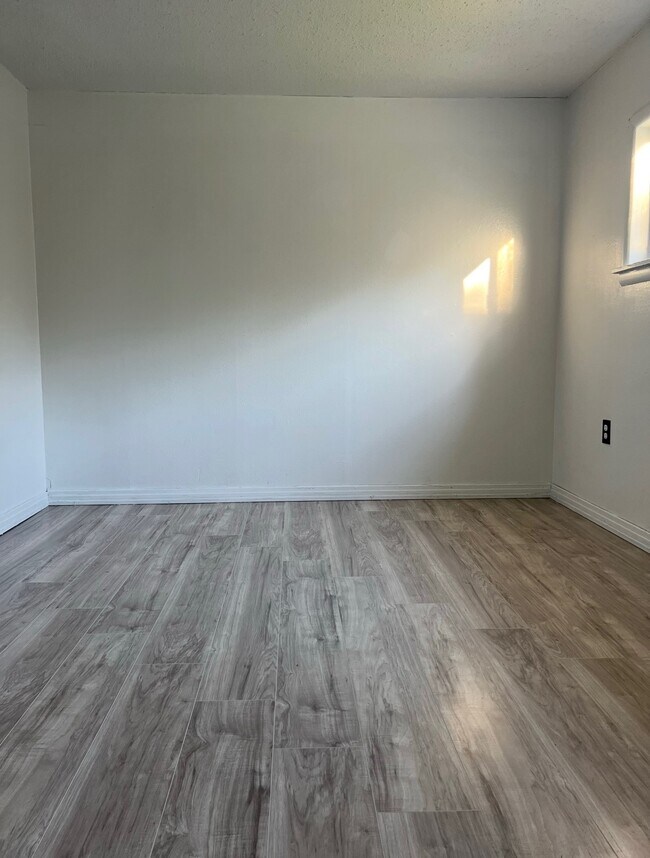 Photo - 10 Logaras Cir