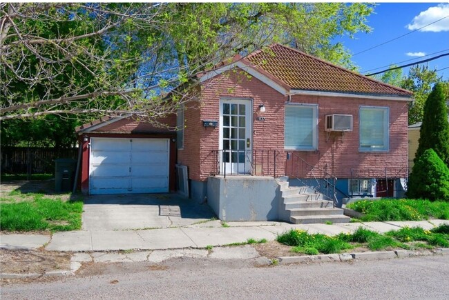 Photo - 1037 E Lander St