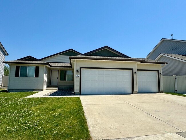3 Bed, 2 Bath Post Falls Home with Large G... - 3 Bed, 2 Bath Post Falls Home with Large G...