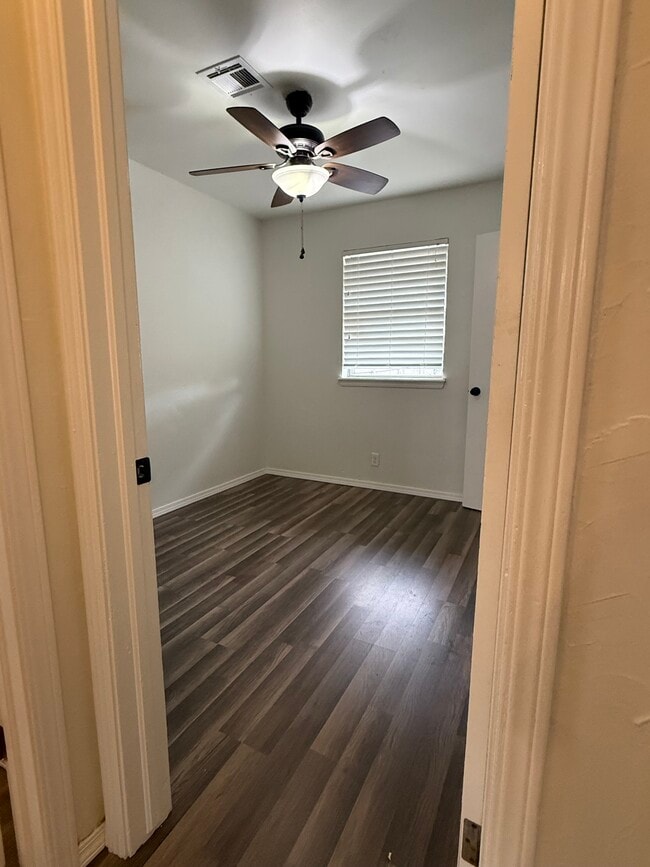 Photo - 613 S Meadow Ln