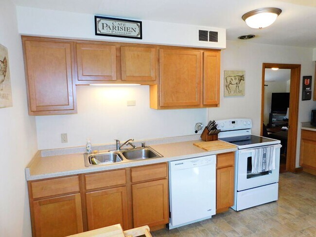 Photo - 2274 N 61st St