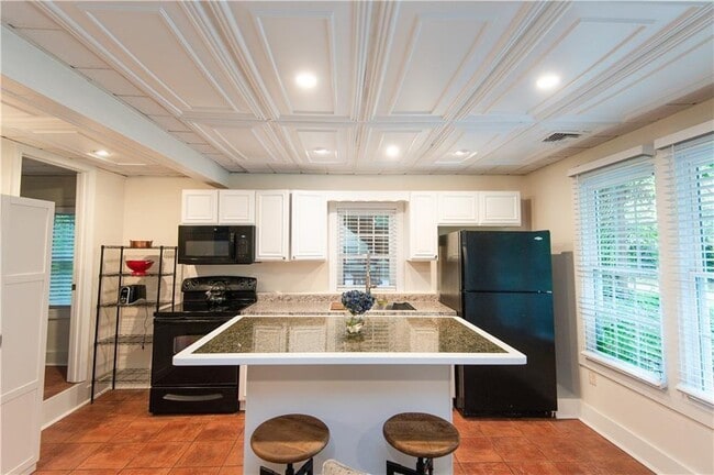 Photo - 554 E Main Rd