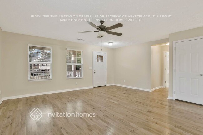 Photo - 128 Waterbury Way