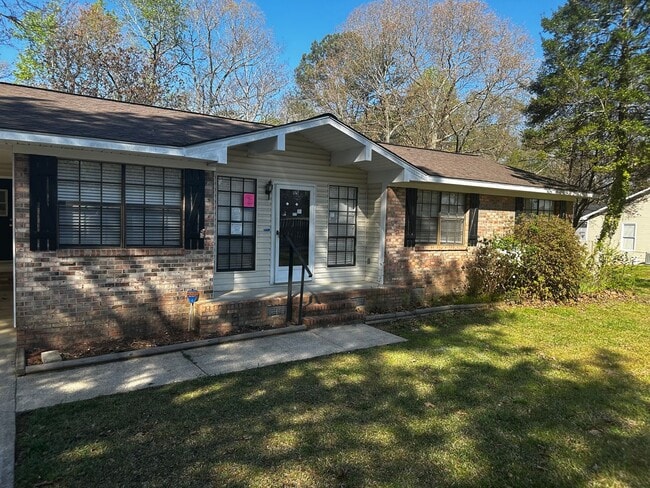 Building Photo - 1618 Circle Dr Rental