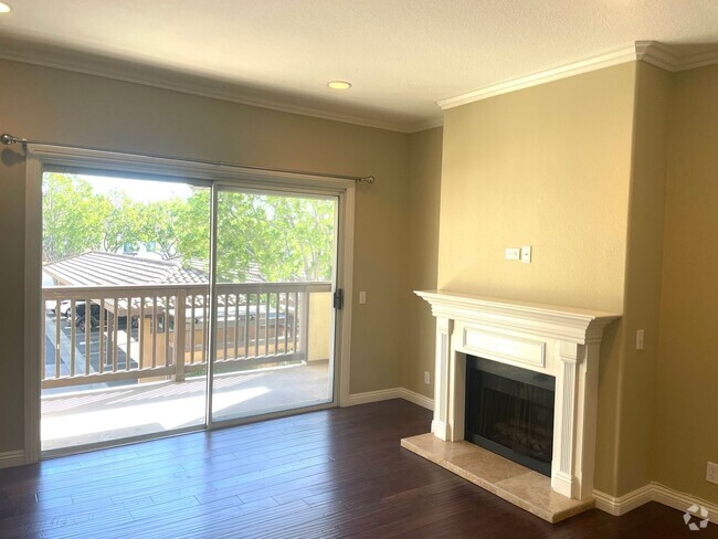 Building Photo - Spacious 1 Bed 1 Bath, In Unit Laundry and... Rental