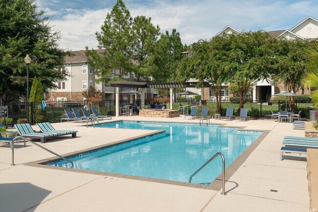 Vintage Creekwood Park Apartments
