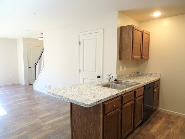 Photo - 228 Lakeside Xing