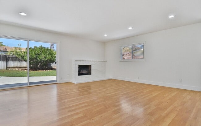 Photo - 1917 Hobart Dr