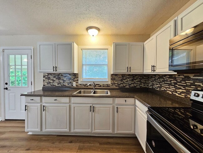 Photo - HUGE PRICE REDUCTION & READY FOR MOVE IN - AVAILABLE NOW!