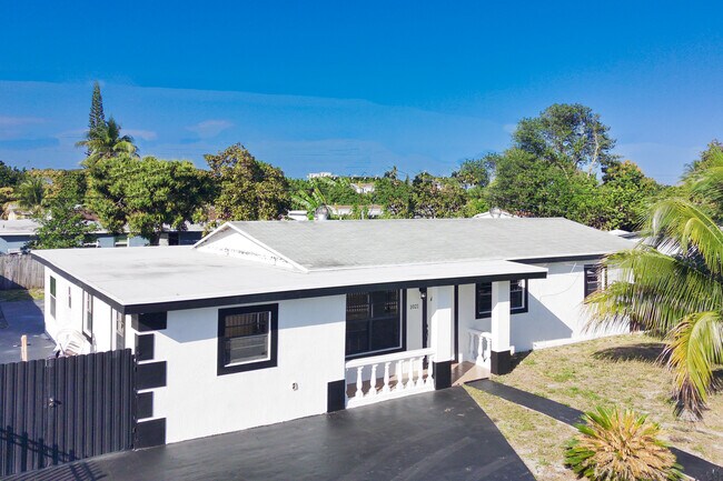 Photo - 1021 NE 211th St