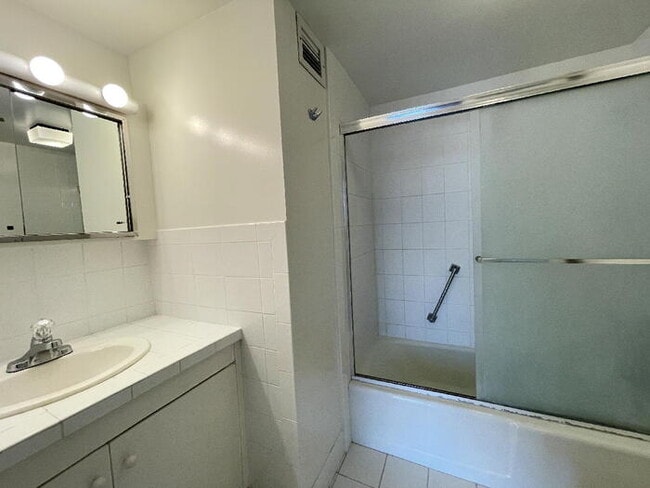 Building Photo - To register for the showing time below, note the 4 digit code: 4822 and click "APPLY NOW."(mobile...