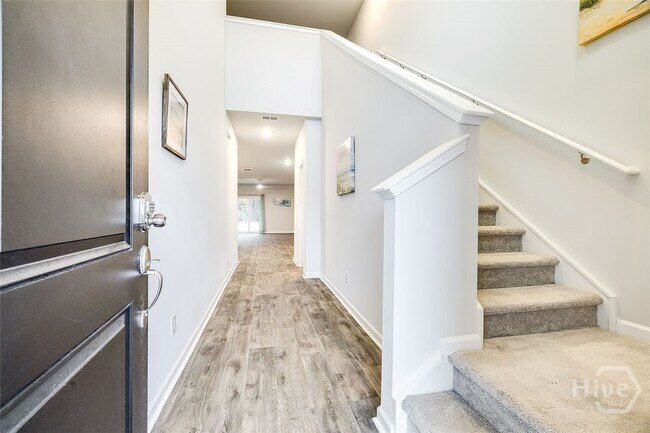 Photo - 108 Bottlebrush Dr