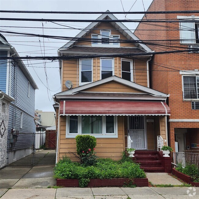Building Photo - 89-21 172nd St Rental