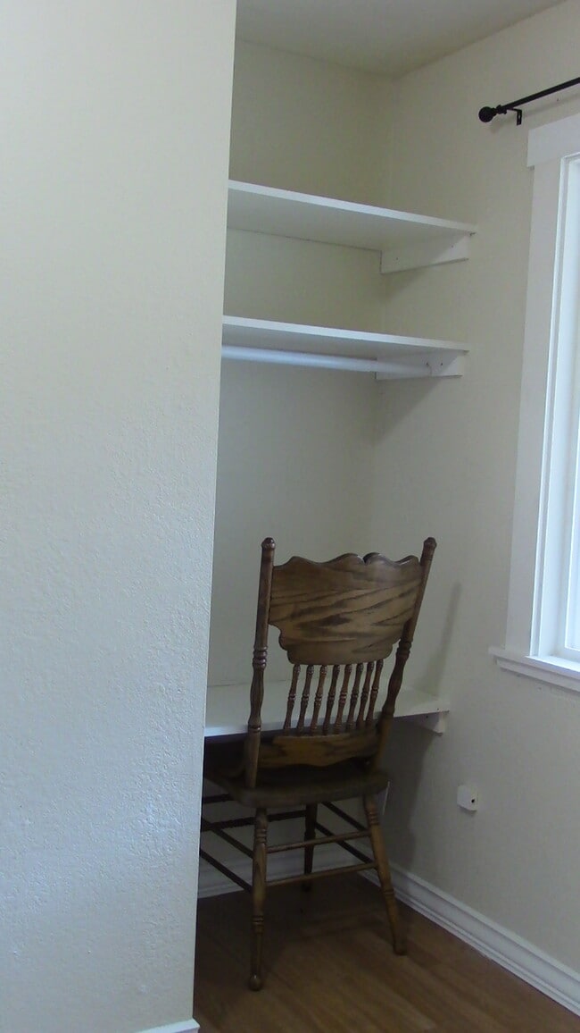 office space - 2710 Oliver Ave