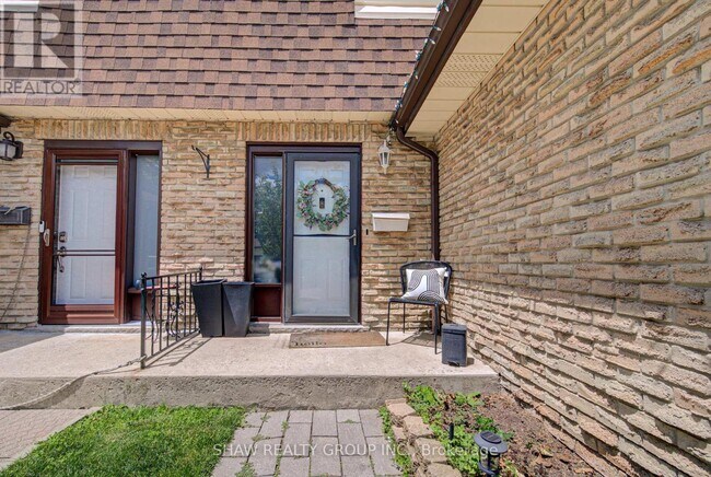Photo - 300 Rexford Dr