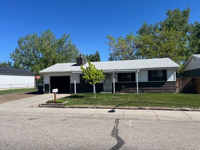 Building Photo - 34 Riverbend Rd