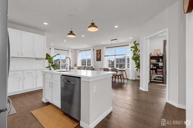 Building Photo - 237 Lorhan Dr Unit 237 Rental