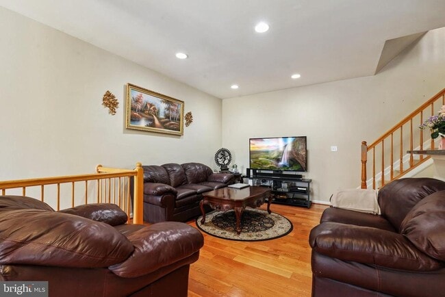 Photo - 20871 Grisdale Terrace