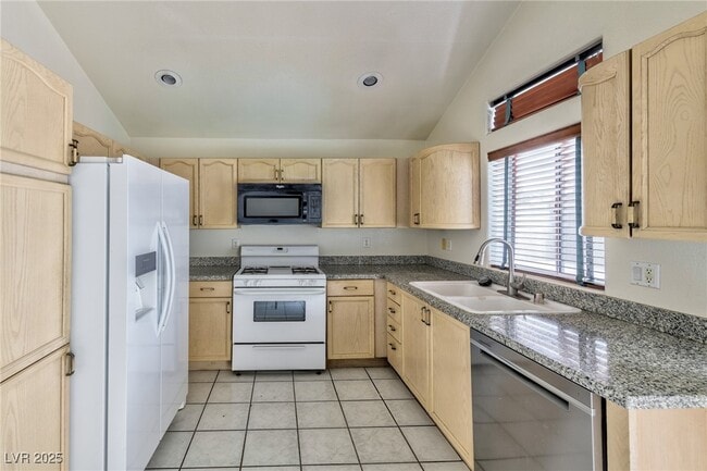 Photo - 7891 Macklin St