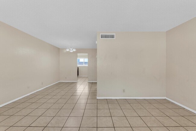 Building Photo - 3300 Hayes Ave Rental
