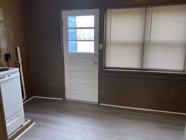 Photo - 233 W School St Unit 233