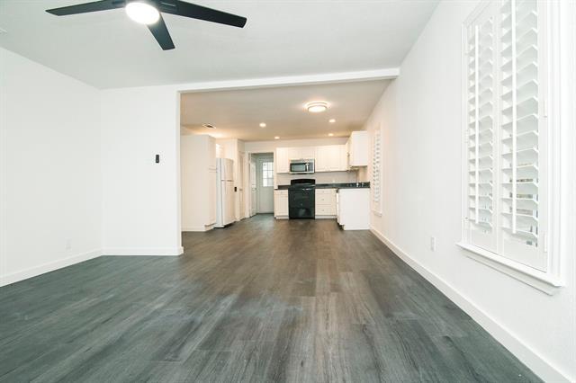 Photo - 305 College St