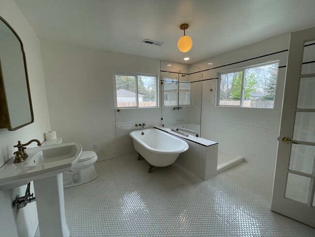 Photo - 1030 Lincoln St