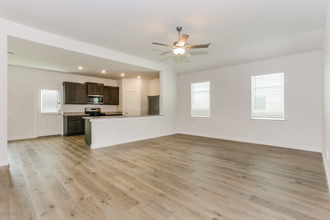 Photo - 208 Julian Davis Dr
