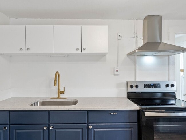 Photo - 213 N 6th St