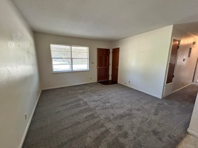 Photo - 205 Powell Dr