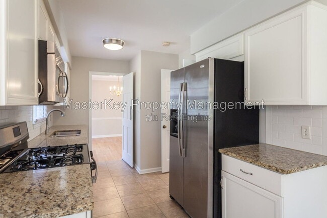 Photo - 702 Buckingham Rd