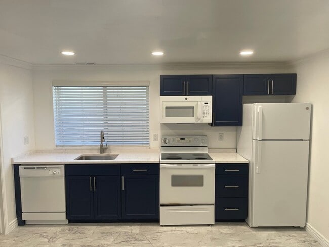 1053 Barton Ct Unidad Bsmt