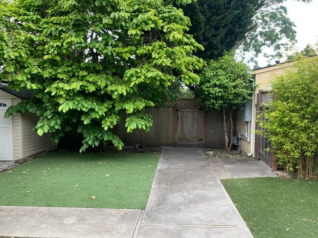 Photo - 415 Laurent St