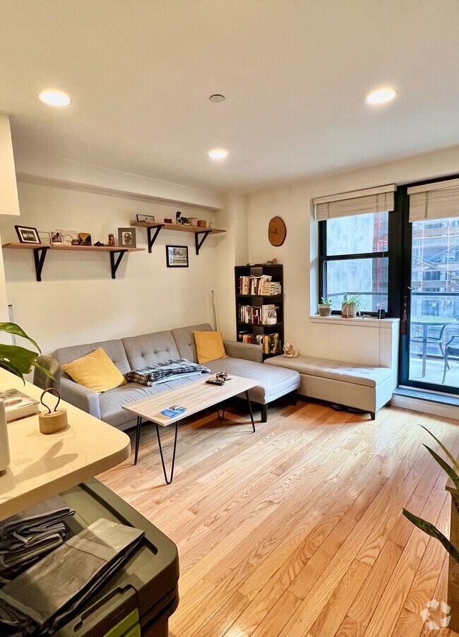 Building Photo - 2101 Fdb apt 3C Unit 3c