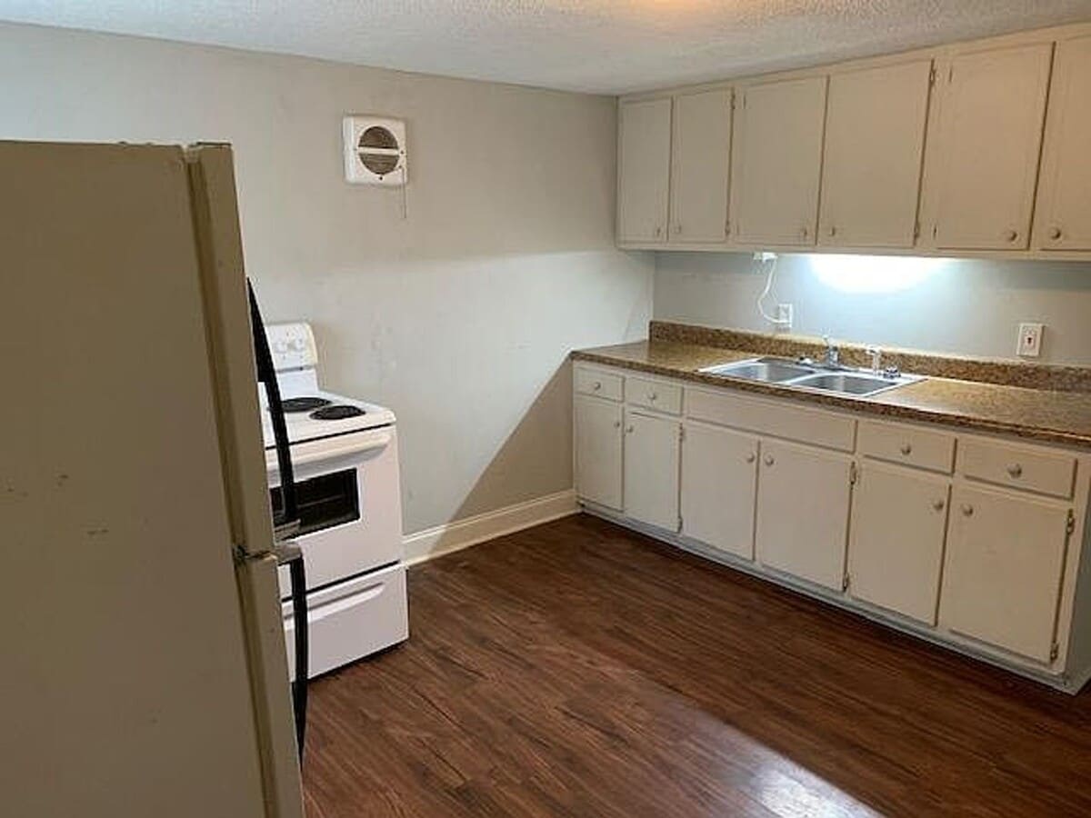 Photo - Charming 2 Bedroom Pet Friendly Home!!