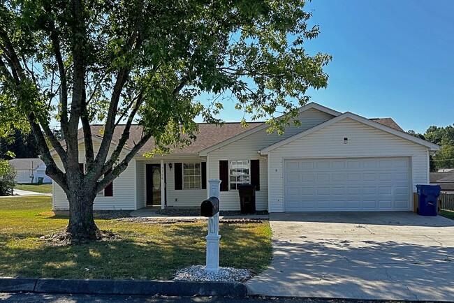 Knoxville three bedroom, 2 bath home for r... - Knoxville three bedroom, 2 bath home for r...