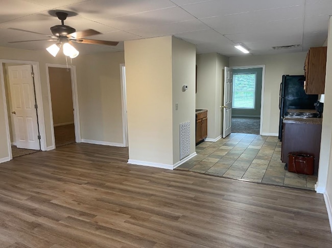 Building Photo - 1021 Fall Creek Rd