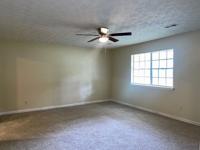 Photo - 3 Bed/2 Bath Ranch W/ Granite Counters & SS Appliances!