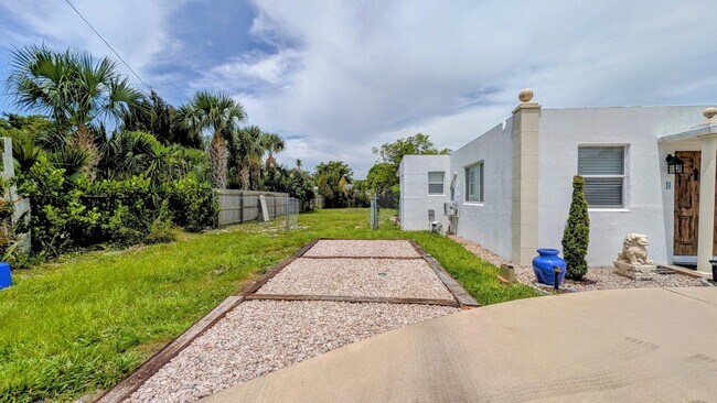 407 NW 7th St