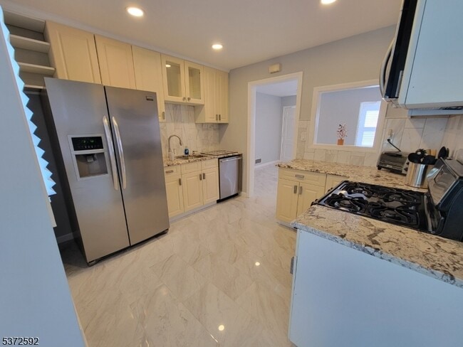 Photo - 40 Surrey Ln