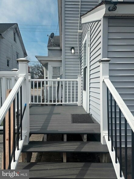 Building Photo - 276 E Broadway