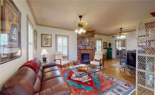 Photo - 804 Howe St