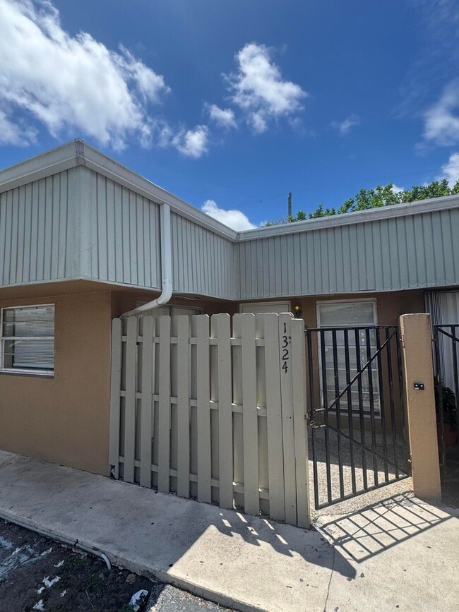 Building Photo - 1324 Gateway Dr Rental