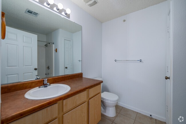 2BR, 2BA - 1,067SF - Primary Bathroom