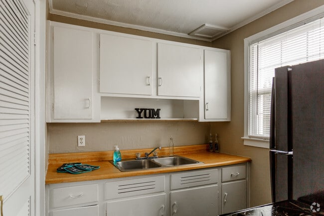 Photo - Lone Oak Villas