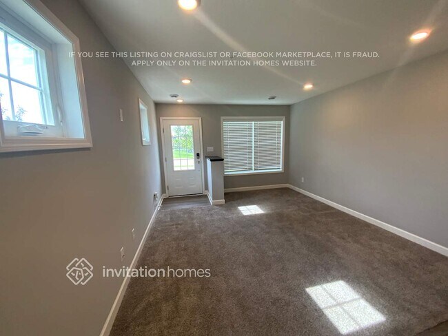 Photo - 10922 Glacier Ln N