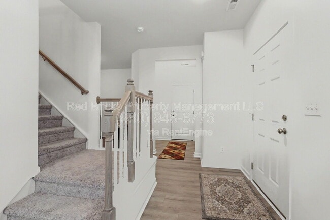 Photo - 760 Kitfox Dr NW